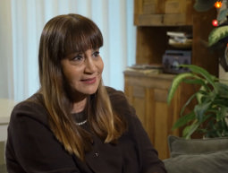 "הברכיים שלי יודעות בת כמה אני": מיקי קם חוגגת 70 | מצחיקונת