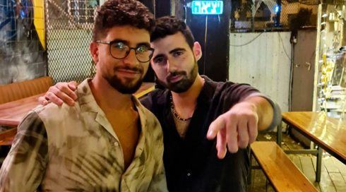 המשפחות של אביתר וגיא, חברי הילדות שנחטפו יחד מהנובה - נפגשות לראשונה