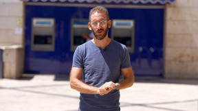 אלפי שקלים בשנה על כלום: כך תעצרו את עקיצת "דמי הניהול" של הבנקים