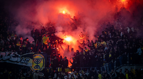ילד בן 7 וחצי נפגע מאבוקה במשחק בין בית"ר ירושלים למכבי חיפה