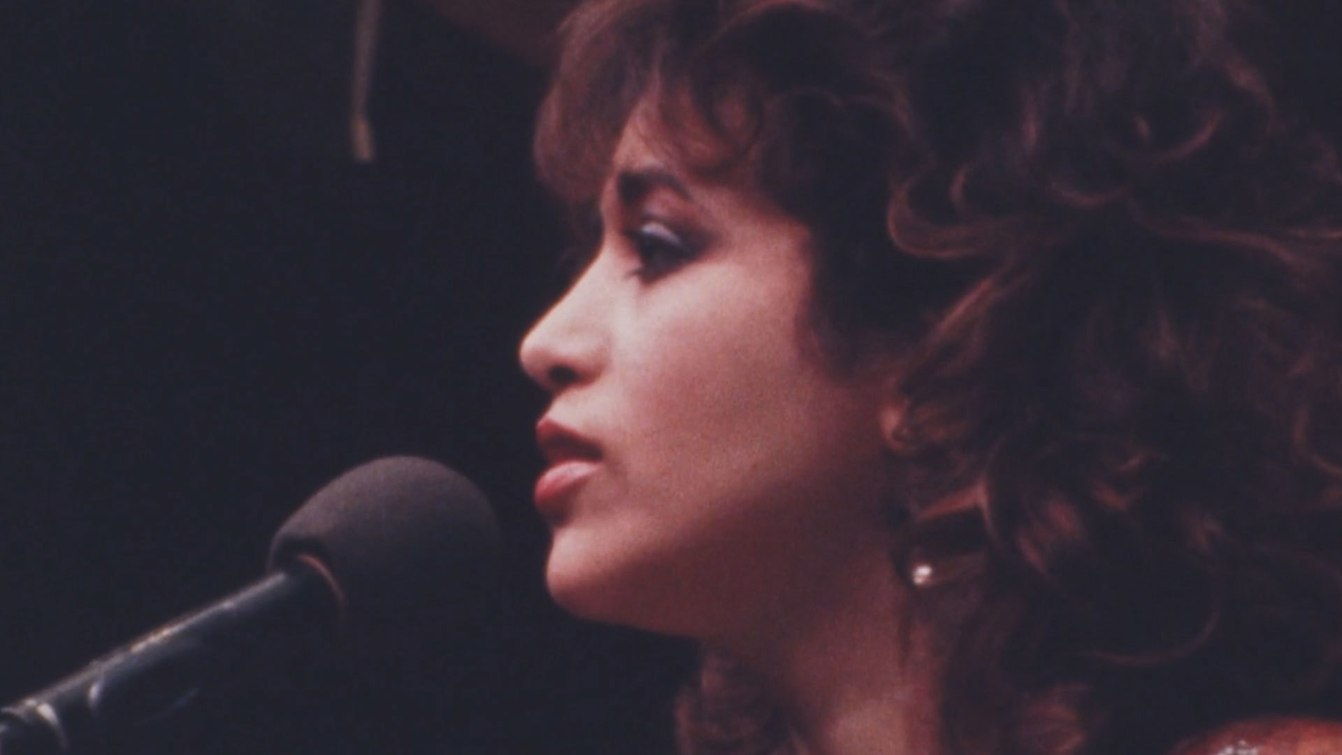 עפרה חזה. 1987