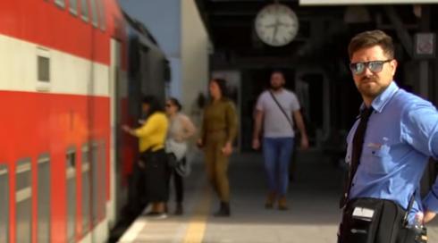 זום אין | "מישהי קראה לי 'מלצר' ושאלה איפה התפריט": יום בחיי פקח ברכבת