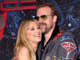 דיוויד הארבור ומילי בובי בראון, מאי 2022