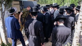 חרדים בלשכת גיוס 