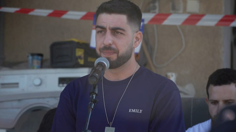 משפחות חטופים חזרו לכפר עזה כדי לראות בעיניים את מה שקרה להם