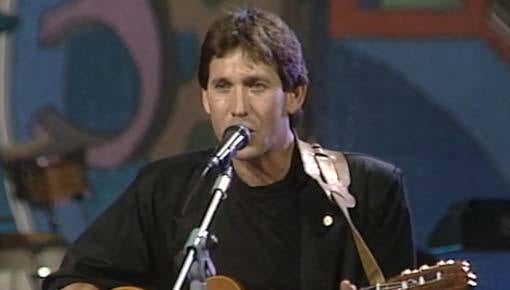 עוזי חיטמן מופיע בתוכנית האירוח "כאן ארץ הצבר". 30.9.1991