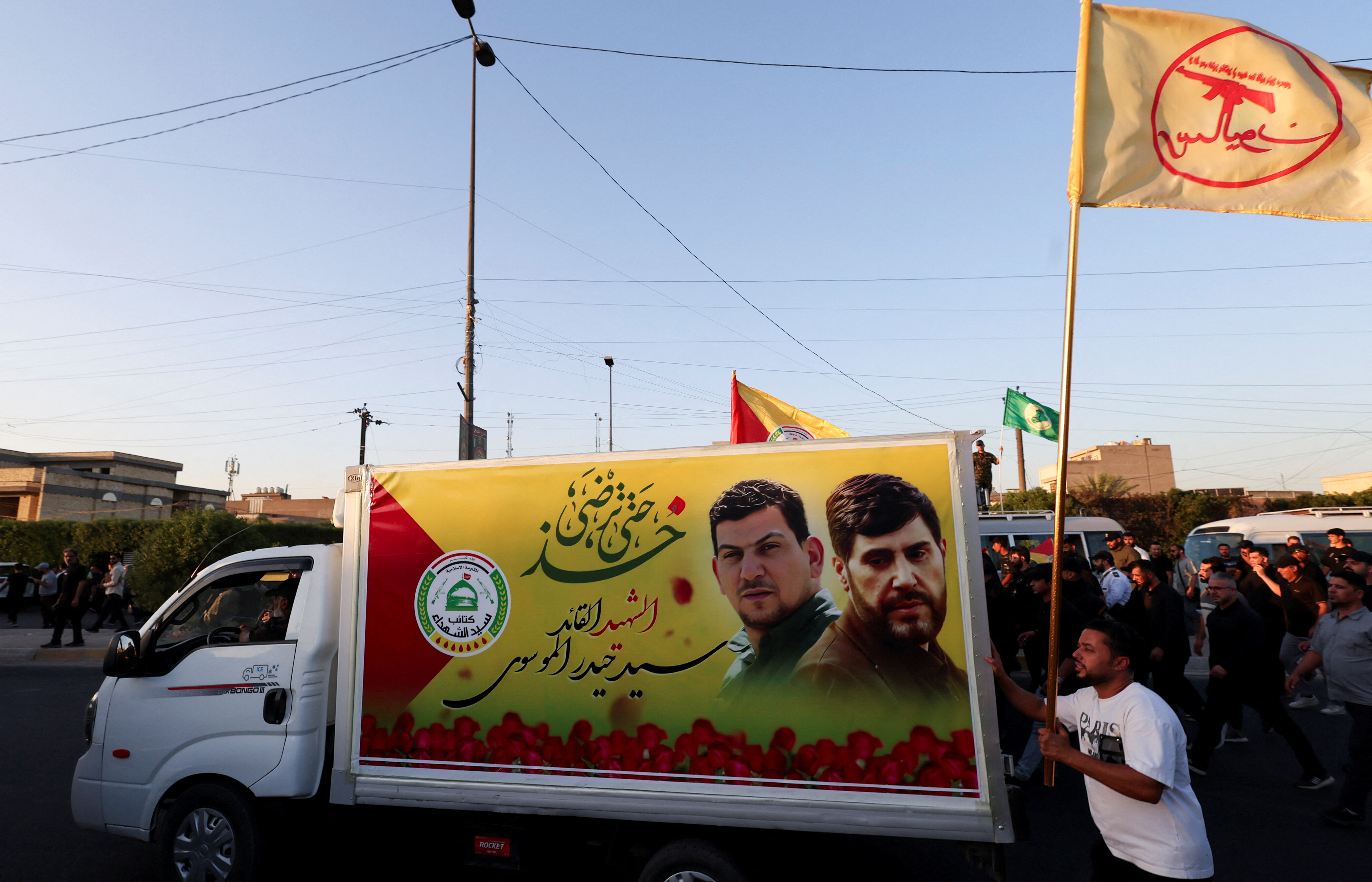 תמונותיהם של אבו עלי ח'ליל וחיידר מוסווי במהלך הלוויתם בבגדד, עיראק, יוני 2025