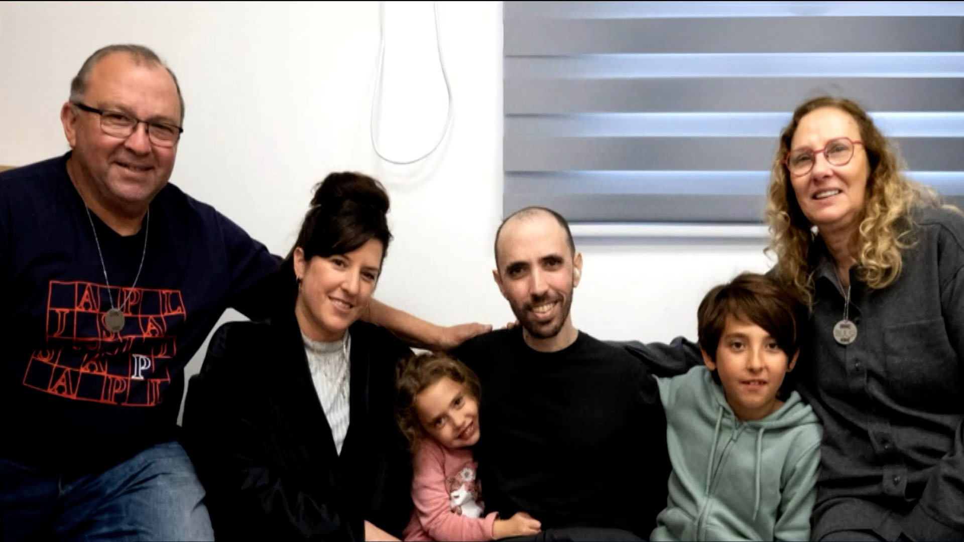 שוב ביחד: טל שהם התאחד עם אשתו וילדיו - ששוחררו בעסקה הראשונה