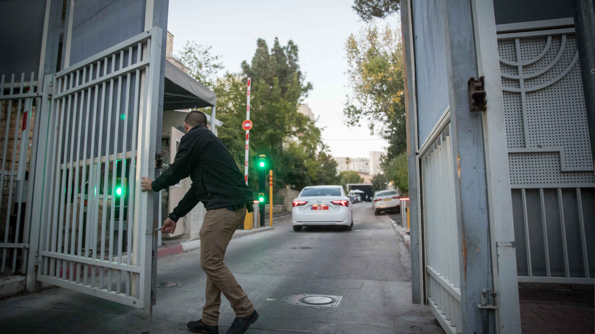 חוקרי המשטרה במעון ראש הממשלה