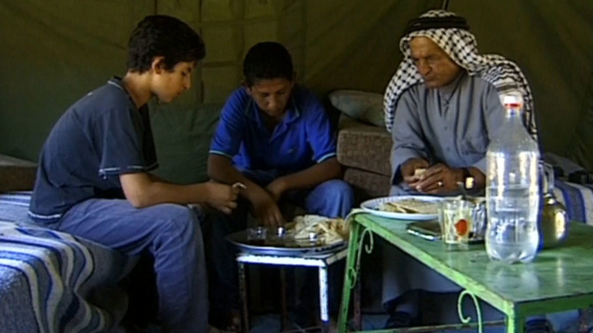 מתוך הסרט "מחכים לצאלח א-דין", 2001