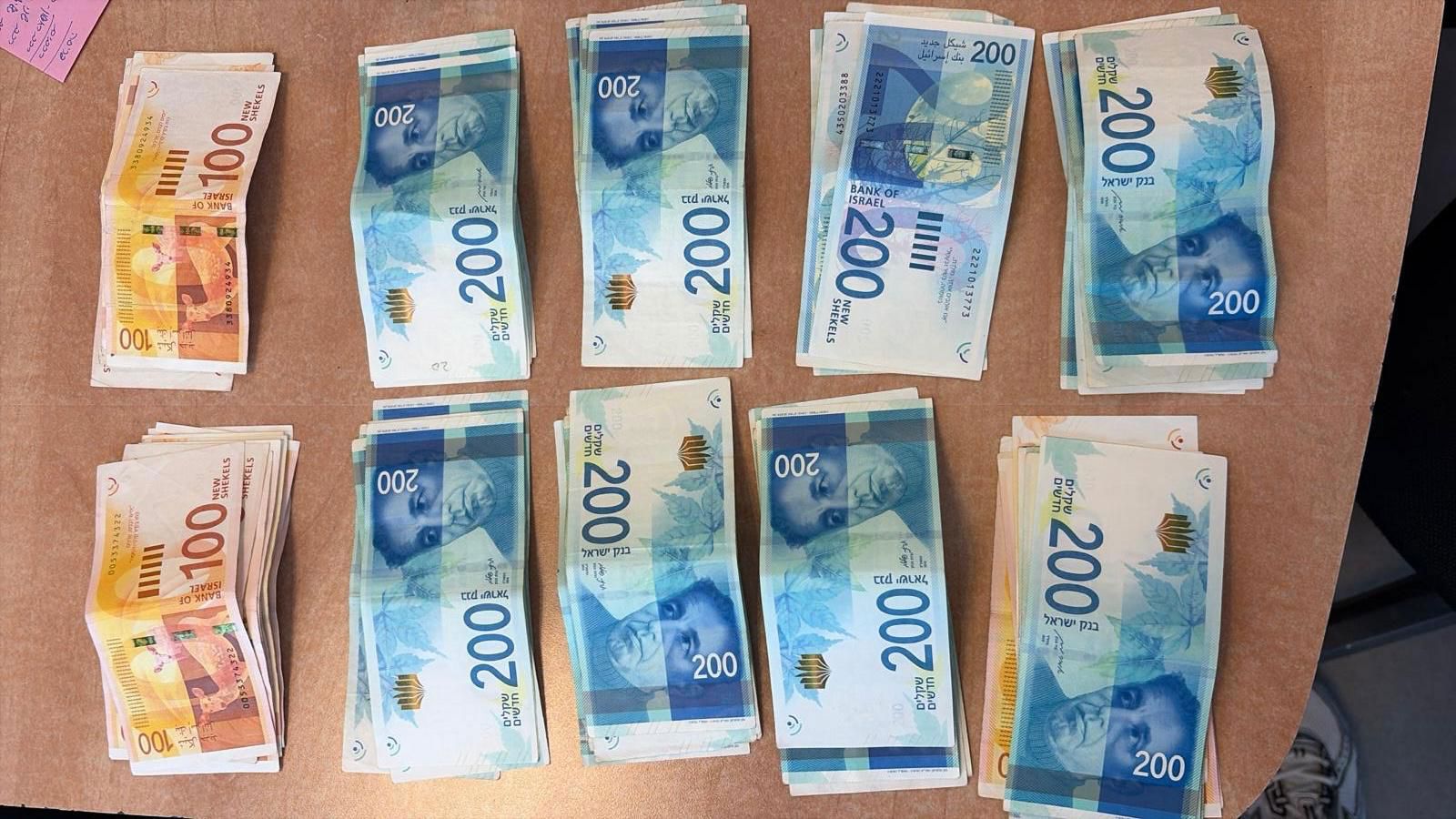 שטרות הכסף שהיו מיועדים לאסירים