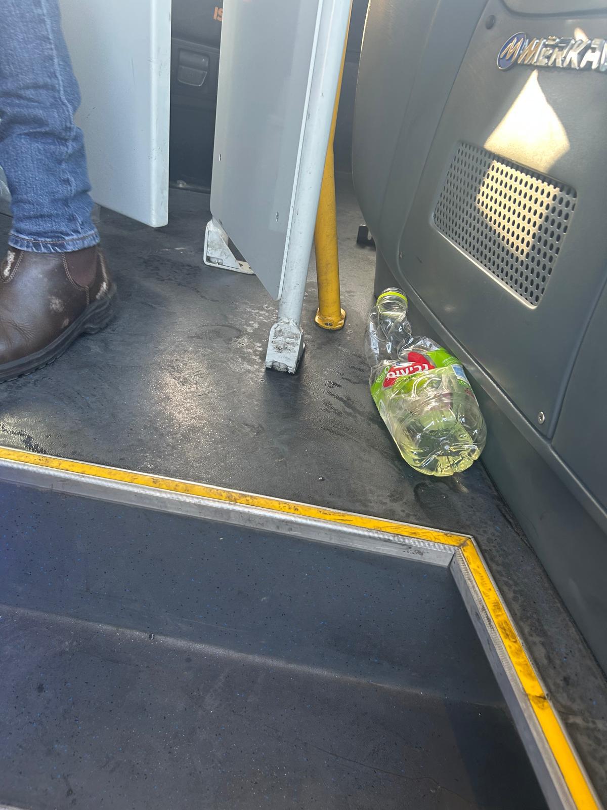 הבקבוק עם שאריות הבנזין ששימש את החשוד ושנמצא באוטובוס