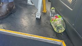 הבקבוק עם שאריות הבנזין ששימש את החשוד ושנמצא באוטובוס