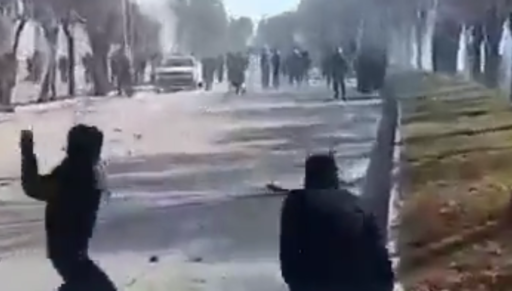 תיעוד מעימותים בין מפגינים לכוחות הבסיג' בלורדגן שבאיראן