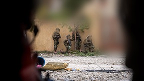 כוחות של אוגדה 98 בפעילות בבינת ג'בייל שבדרום לבנון, אפריל 2026 