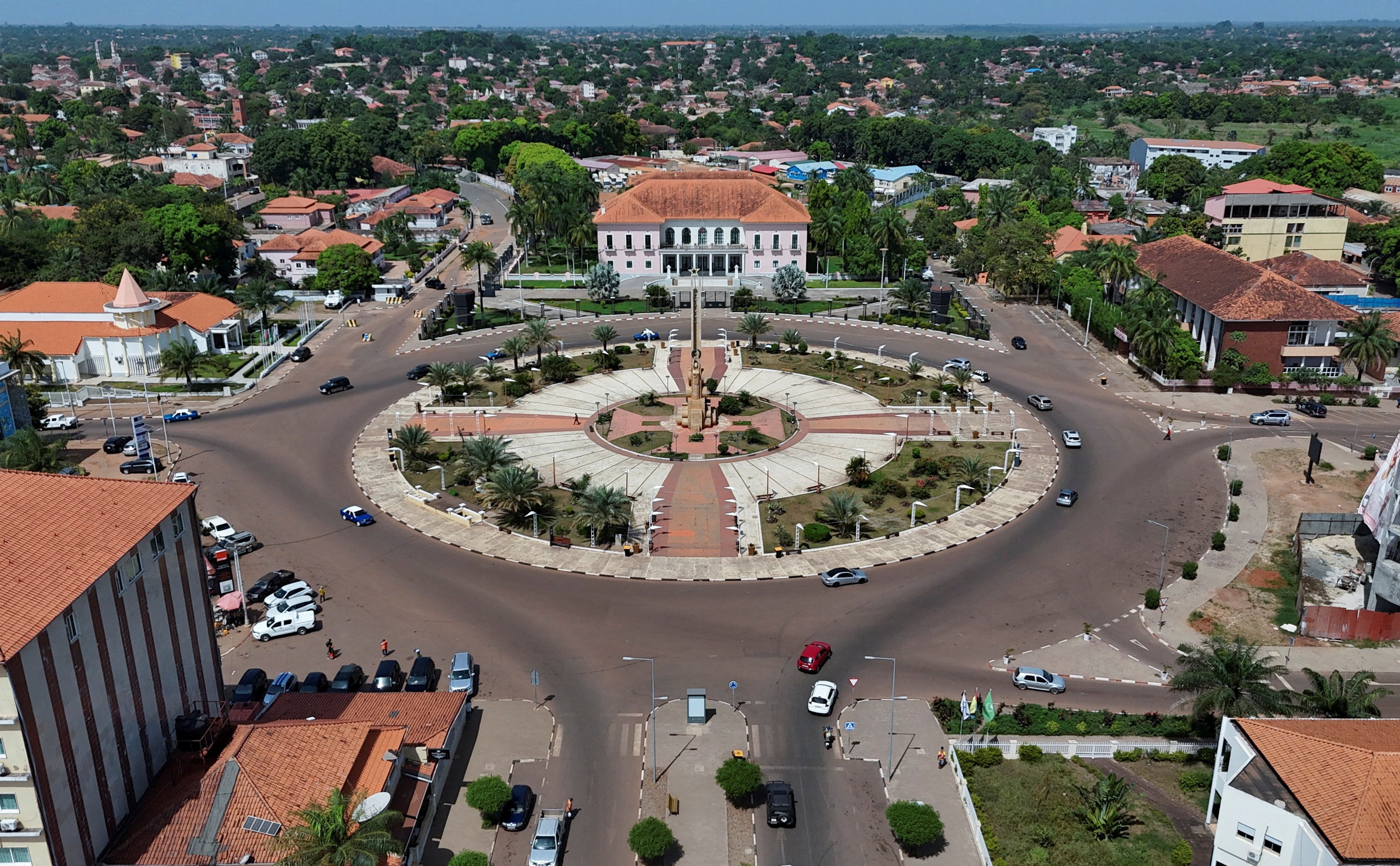 הכיכר מול ארמון הנשיאות של גינאה-ביסאו