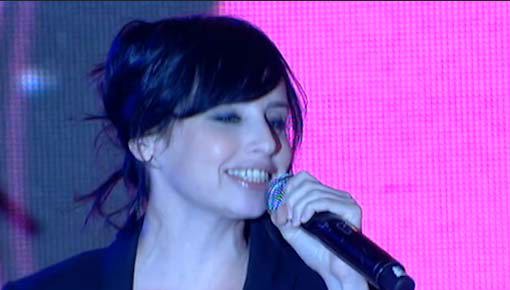 איה כורם מבצעת "שיר אהבה פשוט". 28.9.2010