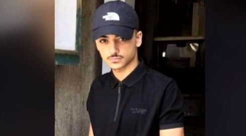 الخامسة في مكان