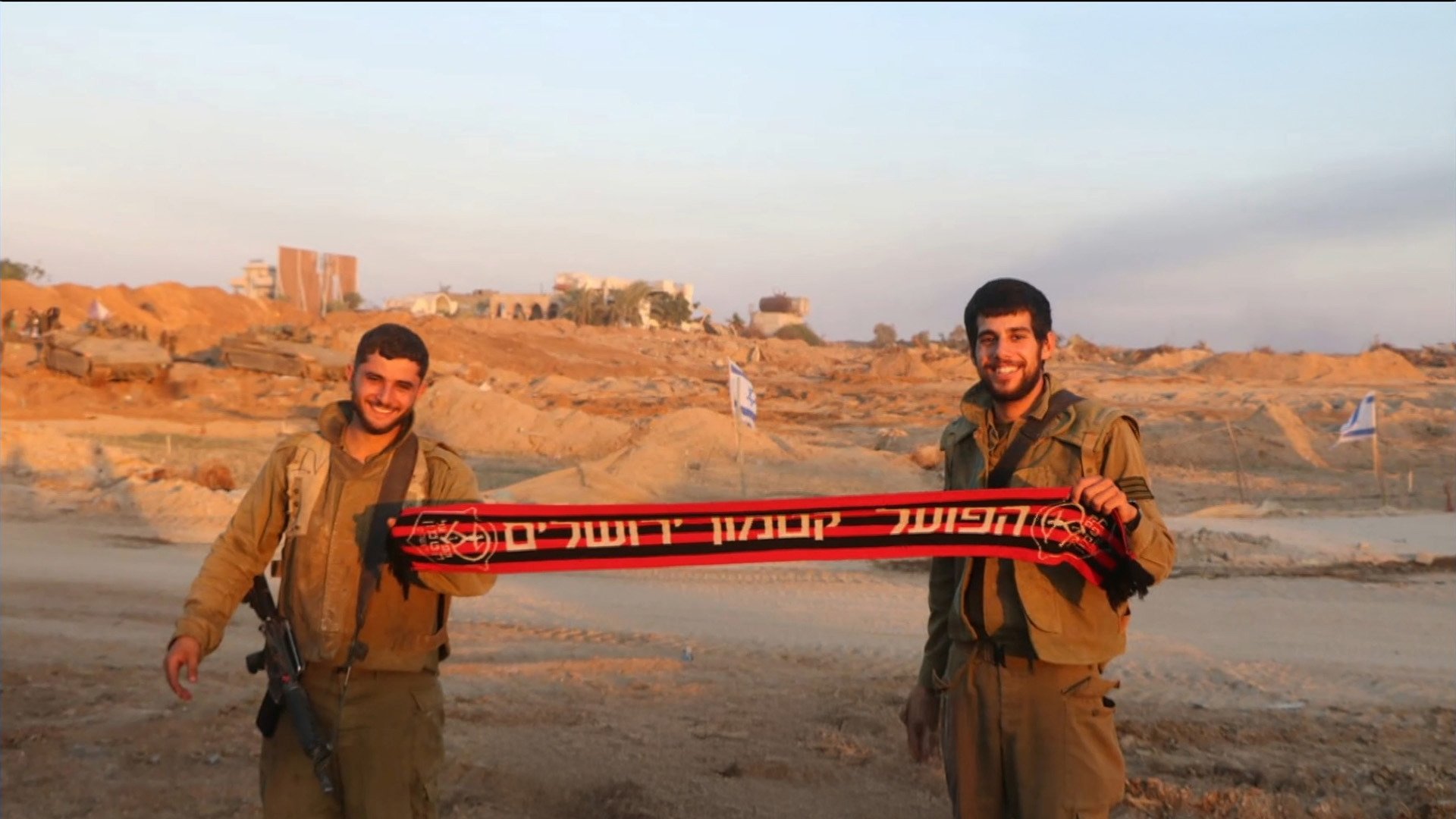 3 חברים, 3 משפחות: יום הזיכרון הראשון מאז נפילתם של עידו, עידו ויובל