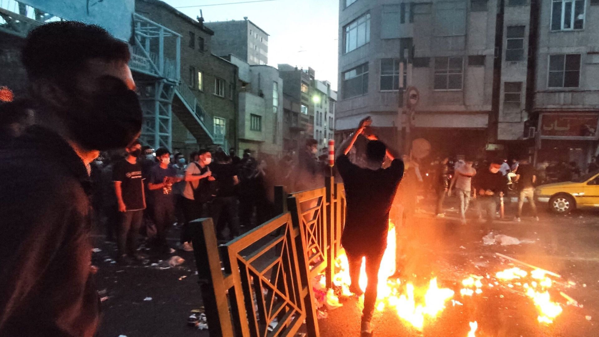 המהומות באיראן, מוקדם יותר החודש