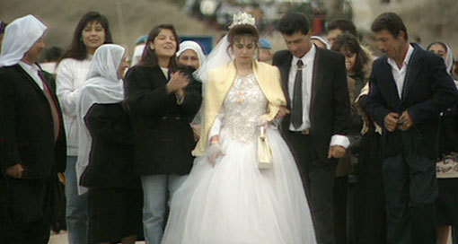 כלות דרוזיות בגבול במעבר גבול קוניטרה. 1995