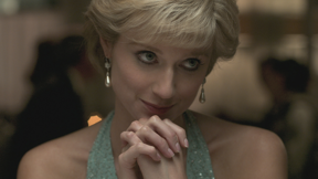 אליזבת דביקי בתפקיד הנסיכה דיאנה מתוך "הכתר"