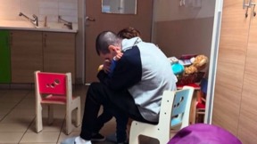 אור לוי בחיבוק הראשון עם בנו אלמוג