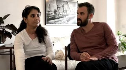 החיבוק שהציל את יעל: ההורים עטפו את בתם בממ