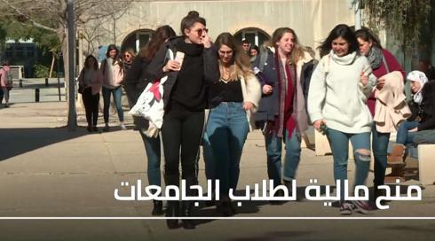 الخامسة في مكان 