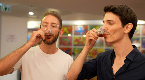 פרק 3 - הייתם מצליחים להבדיל בין קפה מתחנת דלק לקפה פרימיום?