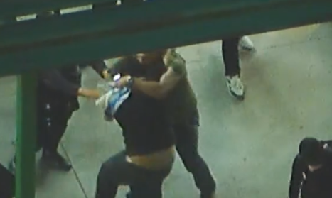 קטטה בהקרנת סרט הזוועות לבכירי הוליווד