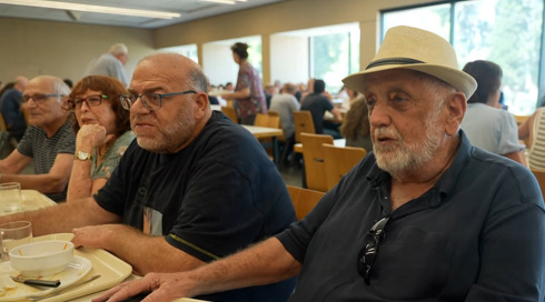 "לא חוזר כרגע בעד שום הון שבעולם": פליטי נחל עוז מסרבים לחיות בשדה קרב