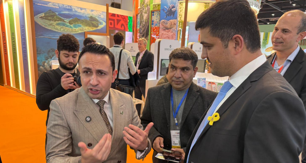 מנכ"ל משרד התיירות מיכאל יצחקוב עם יועץ לראש ממשלת פקיסטן