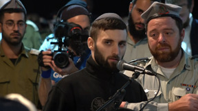 שורד השבי מתן אנגרסט ספד למפקדו שנפל ב-7 באוקטובר, נחטף והושב השבוע מהשבי