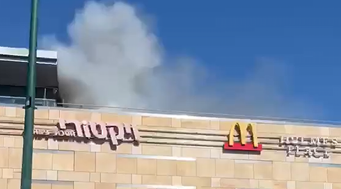 שריפה בקניון שבעת הכוכבים בהרצליה, מאי 2026