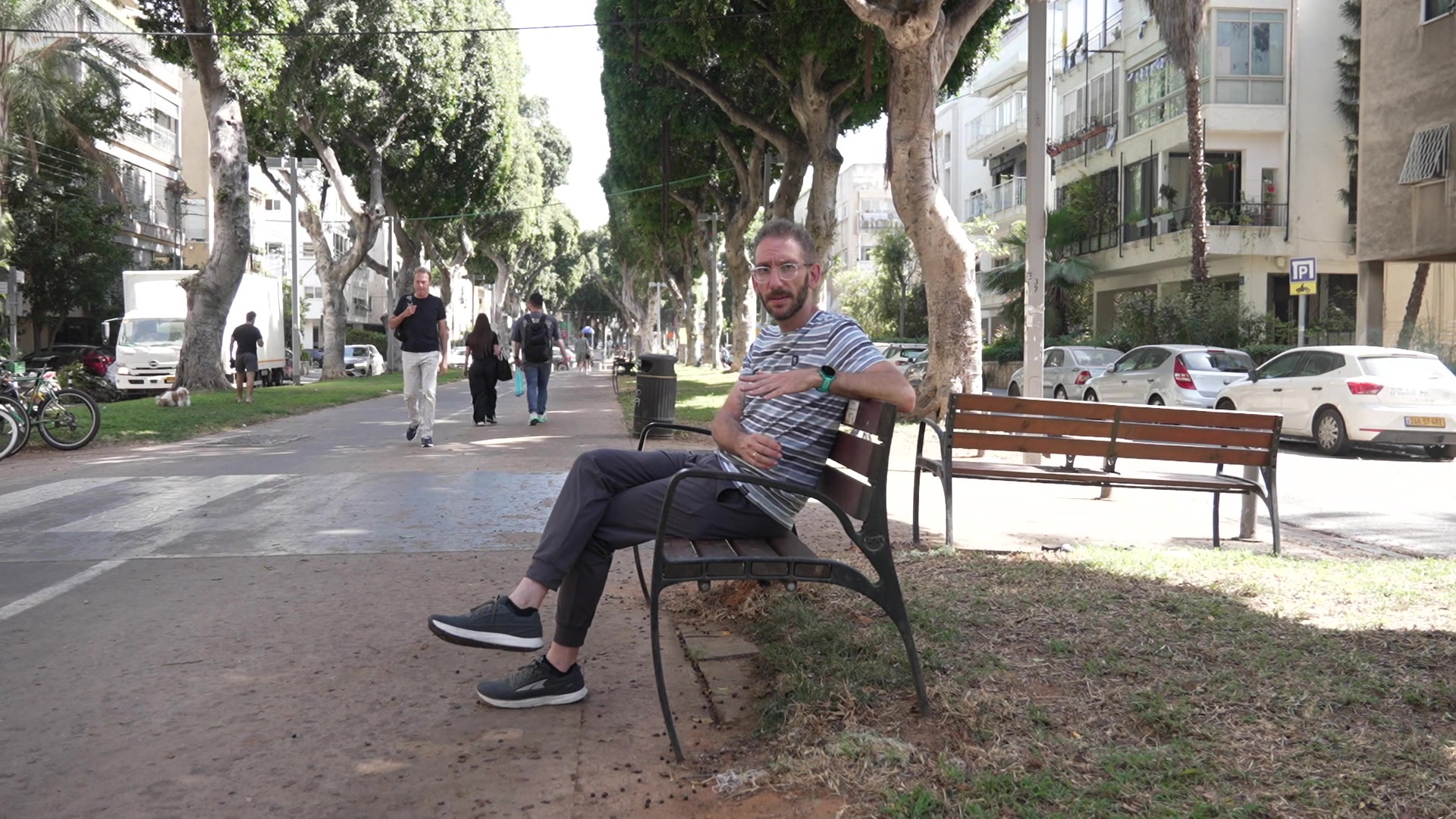 שאול אמסטרדמסקי, סדרת הכתבות מחזיקים מעמד