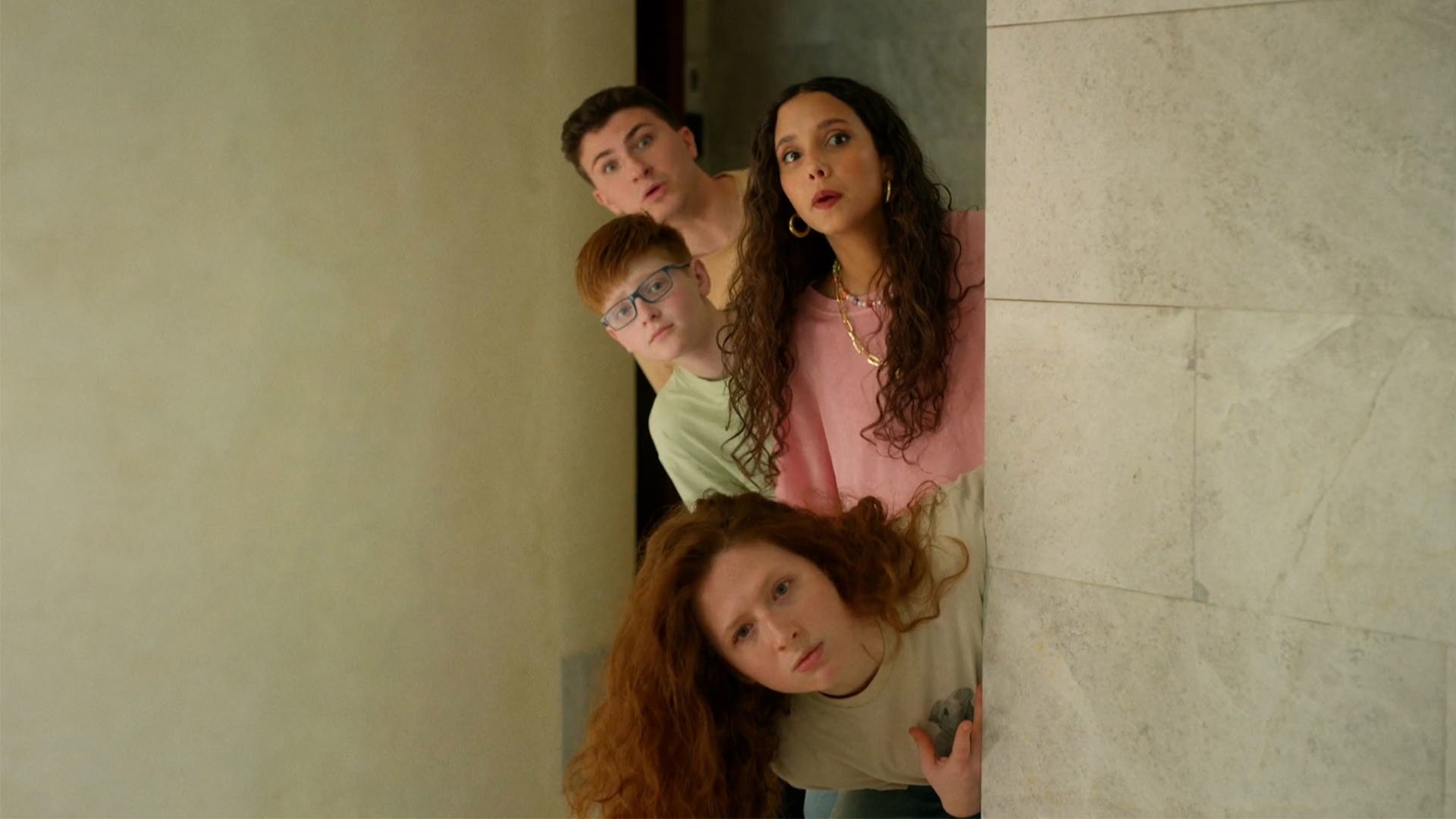 לבד בבית 5 פרק 1