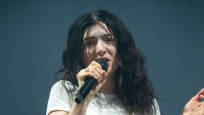 לורד בהופעה בפסטיבל גלסטונברי, בחודש יוני