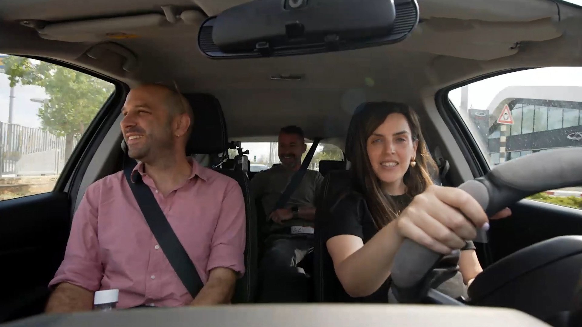 "מבעד לגבורה – יש בני אדם": הספר שמביא את הסיפורים האמיתיים של גיבורי 7 באוקטובר