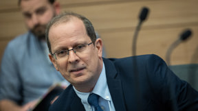 רז נזרי