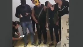 חמושים סורים ליד קברו של הרב חיים ויטאל בדמשק
