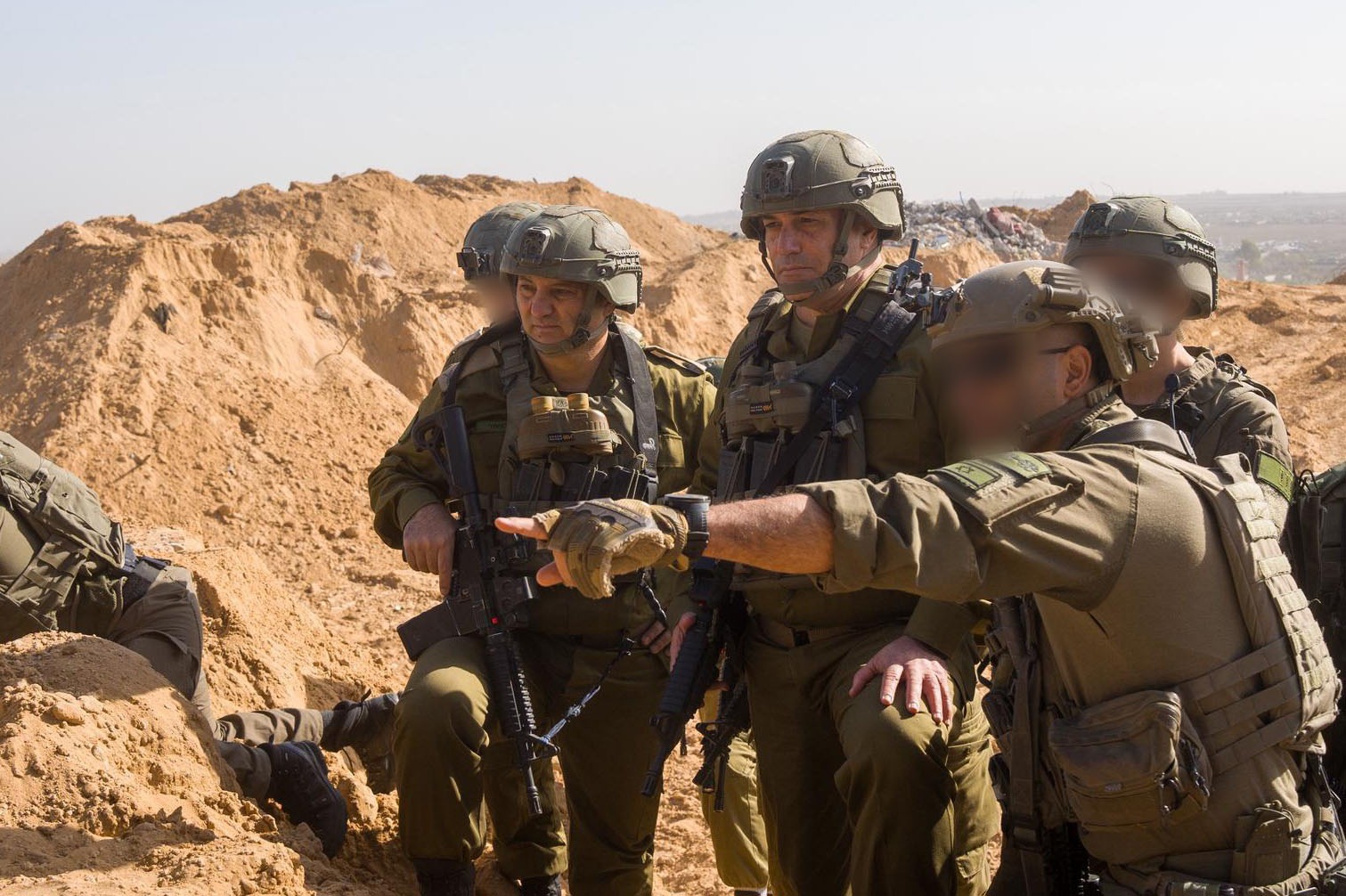 הרמטכ"ל, רב-אלוף אייל זמיר, ברצועה