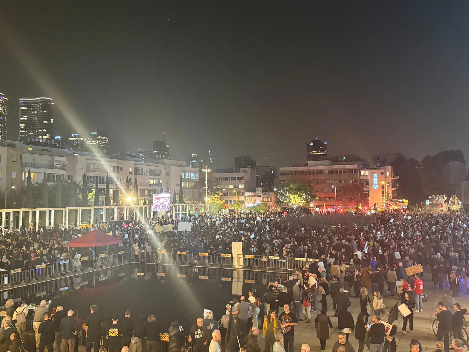 מחאת ענק נגד האלימות בחברה הערבית, בכיכר הבימה