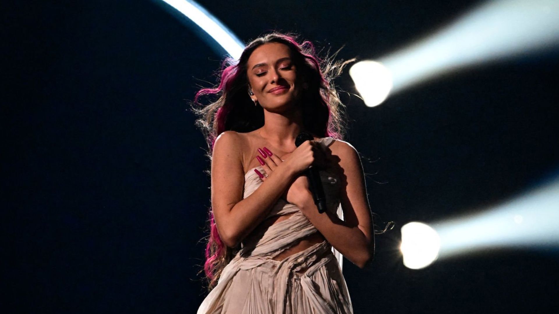 עדן גולן עם תום הביצוע בגמר האירוויזיון, 11.05.24