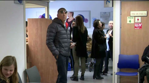 الخامسة في مكان