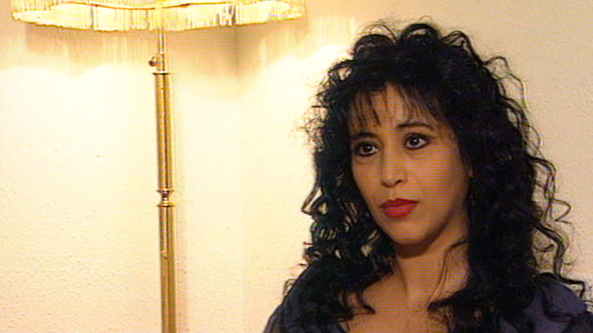 עפרה חזה. 1995