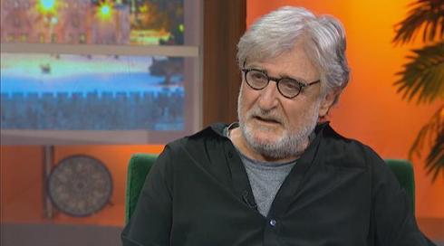 בין השמשות | עונה 3, פרק 49, אלכס אנסקי