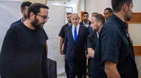 משפט נתניהו: ראש הממשלה צפוי לבקש לדחות את עדותו