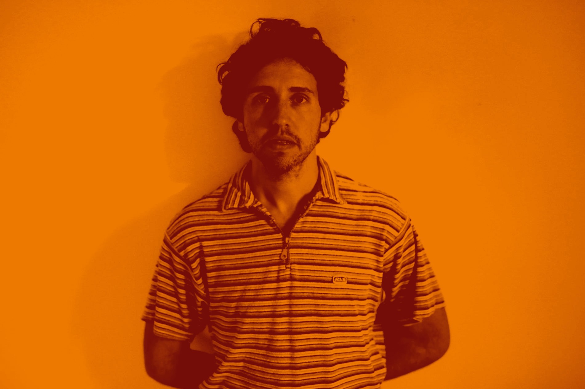 קוסטה קפלן בפרק גימל