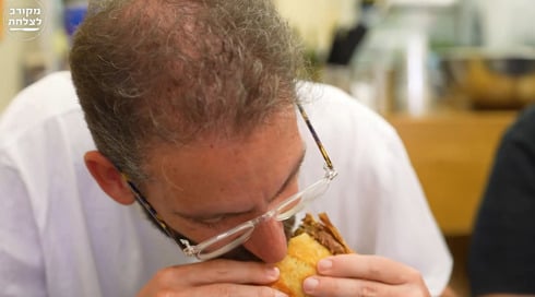המפרום שמנצח טילים: שאול אמסטרדמסקי מגלה את האוכל הכי מיוחד באשקלון
